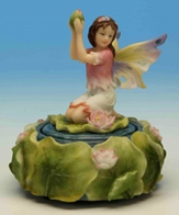 Jouets musicaux en porcelaine/polystone Jouet musical en polystone : jouet musical automate f&eacute;e champ&ecirc;tre