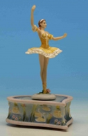 Jouets musicaux en porcelaine/polystone Jouet musical en polystone : jouet automate musical ballerine