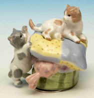 Jouets musicaux en porcelaine/polystone Jouet musical en porcelaine : jouet automate musical avec chats