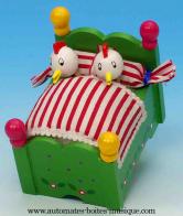 Jouets musicaux en bois Jouet musical en bois : jouet musical automate lit poules