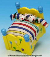 Jouets musicaux en bois Jouet musical en bois : jouet automate musical lit vaches
