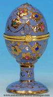 Oeufs musicaux en porcelaine de style faberg&eacute; Oeuf musical en porcelaine de style Faberg&eacute; : oeuf musical bleu