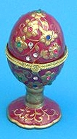 Oeufs musicaux en porcelaine de style faberg&eacute; Oeuf musical en porcelaine de style Faberg&eacute; : oeuf musical rouge
