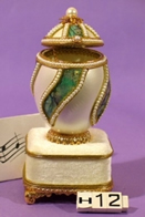 Oeufs musicaux en v&eacute;ritable coquille d oeuf de style faberg&eacute; Oeuf musical : oeuf musical en v&eacute;ritable coquille d'oeuf de style Faberg&eacute;