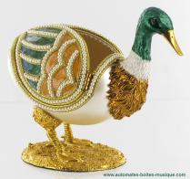 Oeufs non musicaux de style Faberg&eacute; en v&eacute;ritable coquille d'oeuf Oeuf non musical de style Faberg&eacute; : oeuf en forme de canard en v&eacute;ritable coquille d' oeuf