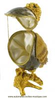 Oeufs non musicaux de style Faberg&eacute; en v&eacute;ritable coquille d'oeuf Oeuf non musical de style Faberg&eacute; : oeuf en forme de chouette en v&eacute;ritable coquille d' oeuf