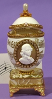 Oeufs musicaux en v&eacute;ritable coquille d oeuf de style faberg&eacute; Oeuf musical en v&eacute;ritable coquille d'oeuf de style Faberg&eacute; : oeuf Mozart