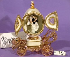 Oeufs musicaux en v&eacute;ritable coquille d oeuf de style faberg&eacute; Oeuf musical : oeuf musical en v&eacute;ritable coquille d'oeuf de style Faberg&eacute;