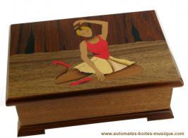 Bo&icirc;tes &agrave; bijoux musicales avec ballerines Bo&icirc;te &agrave; bijoux musicale Lut&egrave;ce Cr&eacute;ations avec ballerine dansante : bo&icirc;te avec marqueterie ballerine