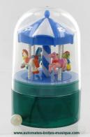 Les plus petits carrousels musicaux miniatures du monde Carrousel musical miniature en r&eacute;sine : tr&egrave;s petit carrousel musical miniature bleu et vert