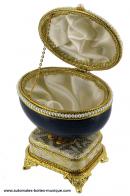 Oeufs musicaux en v&eacute;ritable coquille d'oeuf de style Faberg&eacute; Oeuf musical de style Faberg&eacute; en v&eacute;ritable coquille d'oeuf : oeuf musical bleu