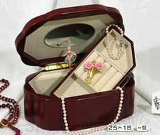 Bo&icirc;tes &agrave; bijoux musicales avec ballerines Bo&icirc;te &agrave; bijoux musicale avec ballerine dansante color&eacute;e