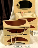 Bo&icirc;tes &agrave; bijoux musicales avec ballerines Bo&icirc;te &agrave; bijoux avec ballerine dansante color&eacute;e