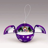 Boules musicales pour sapins de No&euml;l Boule musicale pour sapin de No&euml;l avec sc&egrave;ne anim&eacute;e : boule musicale violette