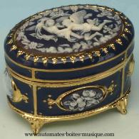 Bo&icirc;tes &agrave; musique en m&eacute;tal et porcelaine Bo&icirc;te &agrave; musique de 18 lames en m&eacute;tal et porcelaine : bo&icirc;te &agrave; musique ovale