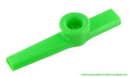 Instruments de musique traditionnels Kazoo ou gazou vert en plastique pour transformer sa voix en son nasillard