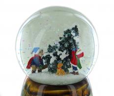Boules à neige musicales de Noël (en stock) Boule à neige musicale de Noël en verre et porcelaine: boule à neige avec enfants emportant un sapin
