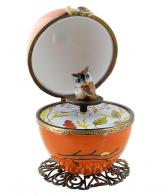 Oeufs musicaux de style Fabergé fabriqués en France Oeuf musical de style Fabergé fabriqué en France: oeuf musical en porcelaine avec panda