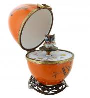 Oeufs musicaux de style Fabergé fabriqués en France Oeuf musical de style Fabergé fabriqué en France: oeuf musical en porcelaine avec panda