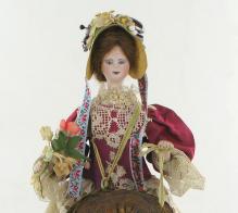 Automates vendus Petit automate musical traditionnel en porcelaine de la maison LATIL-PERNOT: automate musical "La bouquetière"