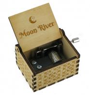 Boîtes à musique à manivelle en bois Boîte à musique à manivelle en bois sculpté et gravé: boîte à musique "Moon river"