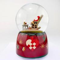 Boules à neige musicales de Noël disponibles sur commande (nous contacter) Boule à neige musicale de Noël avec globe en verre, paillettes et lutin assis sur un rocking-chair