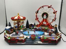 Automates musicaux de Noël (disponibles sur commande) Automate musical de Noël en forme de fête foraine avec carrousel, grande roue et scène de patinage