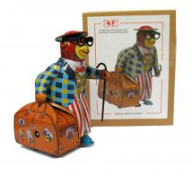 Jouets mécaniques en métal, tôle ou fer blanc Jouet mécanique en métal (fer-blanc: tôle d'acier recouverte d'étain) chromolithographié représentant un singe voyageur