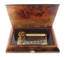 Bo&icirc;tes &agrave; musique traditionnelles de 30, 50 et 72 lames Bo&icirc;te &agrave; musique en bois avec marqueterie "Instruments de musique" - 50 notes / 2 airs