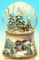 Boules à neige musicales de Noël disponibles sur commande (nous contacter) Boule à neige musicale de Noël : boule à neige musicale avec traineau