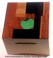 Boîtes à musique traditionnelles fabriquées en France Boîte à musique avec marqueterie traditionnelle : marqueterie pomme