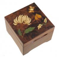 Boîtes à musique traditionnelles fabriquées en France Boîte à musique avec marqueterie traditionnelle : marqueterie fleurs et papillon