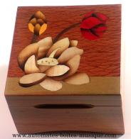 Boîtes à musique traditionnelles fabriquées en France Boîte à musique avec marqueterie traditionnelle : marqueterie nénuphars