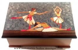 Boîtes à musique traditionnelles fabriquées en France Boîte à musique avec marqueterie traditionnelle : marqueterie danseuses