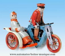 Jouets mécaniques en métal, tôle ou fer blanc Jouet mécanique en métal, tôle et fer blanc : jouet mécanique sidecar