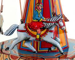 Jouets mécaniques en métal, tôle ou fer blanc Jouet mécanique en métal, tôle et fer blanc : jouet mécanique manège de chevaux