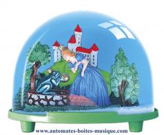Boules à neige classiques non musicales fabriquées en Allemagne Boule à neige classique non musicale allemande : boule à neige en plastique avec princesse