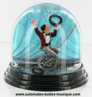 Boules à neige classiques non musicales fabriquées en Allemagne Boule à neige classique non musicale allemande : boule à neige en plastique avec artiste de cirque