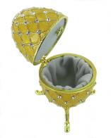 Oeufs musicaux en métal de style Fabergé Oeuf musical de style Fabergé : oeuf musical jaune en métal avec strass et 3 pieds