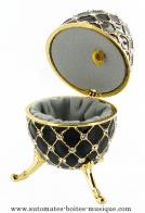 Oeufs musicaux en métal de style Fabergé Oeuf musical de style Fabergé : oeuf musical noir en métal avec strass et 3 pieds