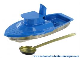 Jouets en métal, tôle ou fer blanc: bâteaux pop-pop Jouet bateau pop-pop en métal, fer blanc et tôle : bateau pop-pop en métal avec cheminée