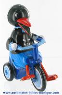 Jouets mécaniques en métal, tôle ou fer blanc non disponibles Jouet mécanique en métal, tôle et fer blanc agrafé : jouet mécanique "Pingouin à bicyclette"