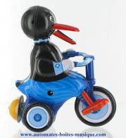 Jouets mécaniques en métal, tôle ou fer blanc non disponibles Jouet mécanique en métal, tôle et fer blanc agrafé : jouet mécanique "Pingouin à bicyclette"