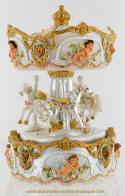 Carrousels musicaux miniatures en polystone Carrousel musical miniature en polystone : carrousel musical avec dorures