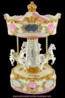 Carrousels musicaux miniatures en polystone Carrousel musical miniature en polystone : carrousel musical avec dorures