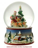 Boules à neige musicales de Noël disponibles sur commande (nous contacter) Boule à neige musicale de Noël  : boule à neige musicale avec Père Noël et rennes