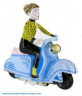 Jouets mécaniques en métal, tôle ou fer blanc non disponibles Jouet mécanique en métal, tôle et fer blanc : jouet mécanique "Femme sur vespa"