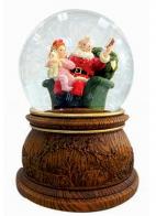 Boules à neige musicales de Noël disponibles sur commande (nous contacter) Boule à neige musicale de Noël : boule à neige avec Père Noël et enfant dans un fauteuil