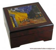 Boîtes à bijoux musicales avec photo Boîte à bijoux musicale en bois avec reproduction d'un tableau célèbre : boîte à bijoux musicale "Terrasse du café le soir"