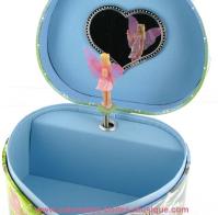 Boîtes à bijoux musicales avec fées Boîte à bijoux musicale en bois recouvert de papier décoré: boîte à bijoux avec fée dansante (La vie en rose)